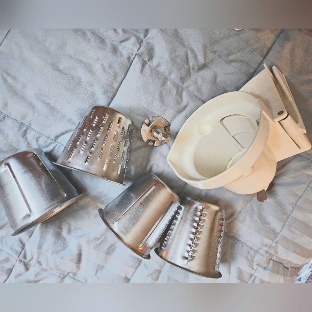KitchenAid slicer & shredder attachment